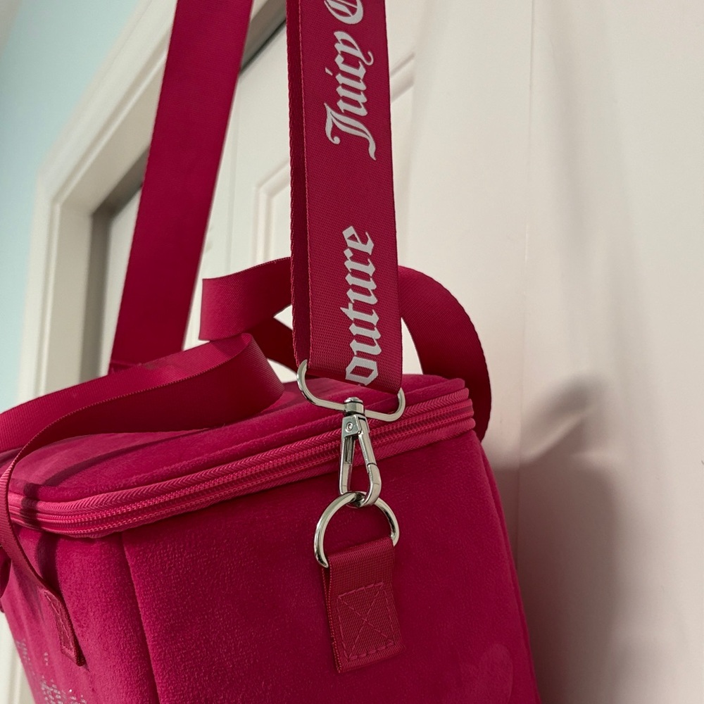 Juicy Couture Pink Velvet Velour Lunch or Cosmetic Bag with Heart Zip and Strap - Picture 3 of 9